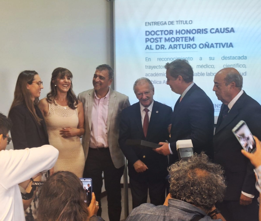 Homenaje al Dr. Arturo Oñativia